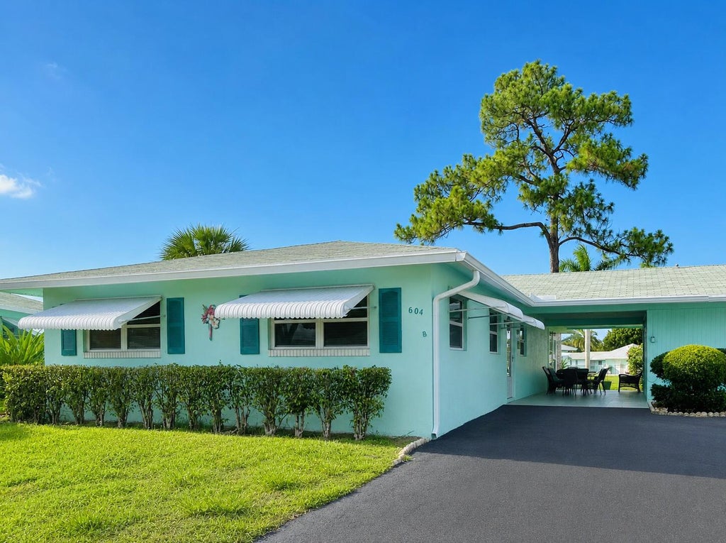 Photo of 604 HUMMINGBIRD Lane, Delray Beach, FL 33445 (MLS # B26059382)
