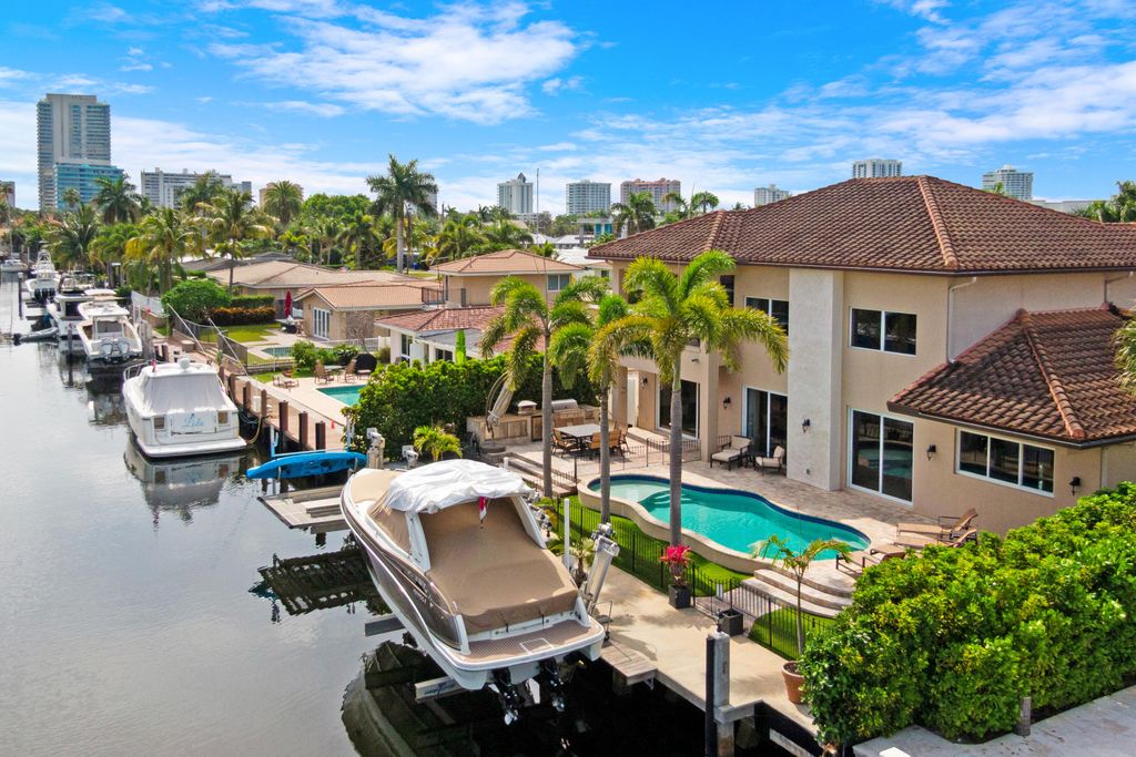 Photo of 2461 SE 10th Street, Pompano Beach, FL 33062 (MLS # B26026392)