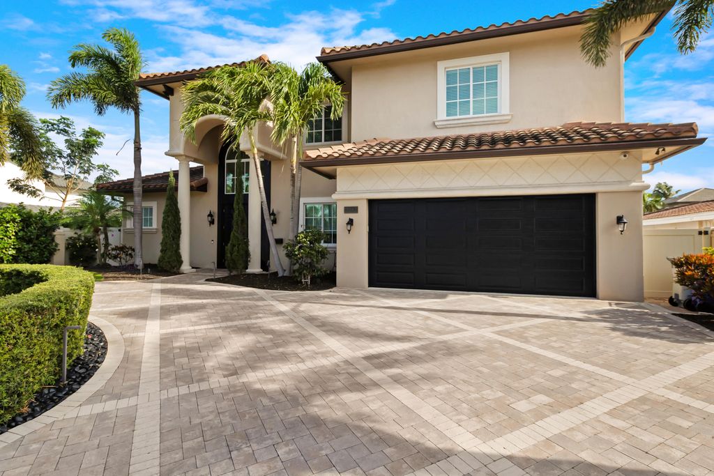 Photo of 2461 SE 10th Street, Pompano Beach, FL 33062 (MLS # B26026392)