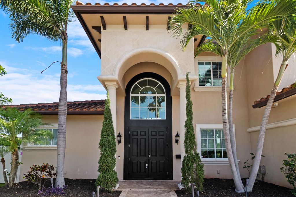 Photo of 2461 SE 10th Street, Pompano Beach, FL 33062 (MLS # B26026392)