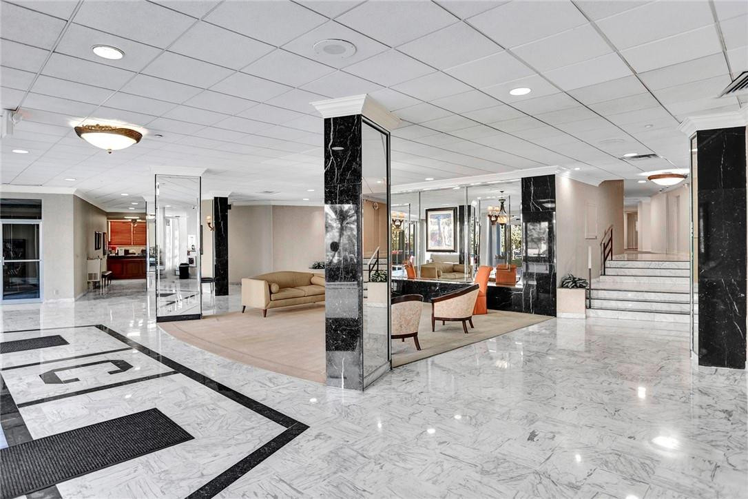 THE COMMODORE - Residential