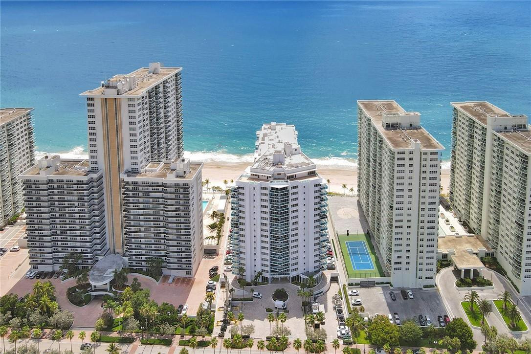 THE COMMODORE - Residential