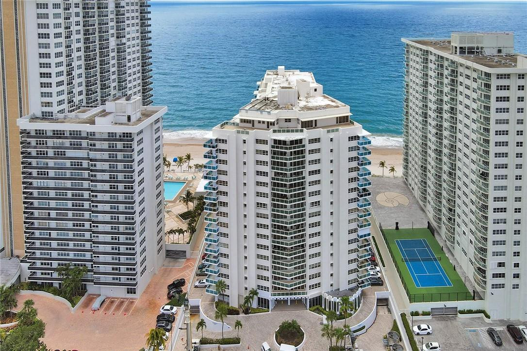 THE COMMODORE - Residential