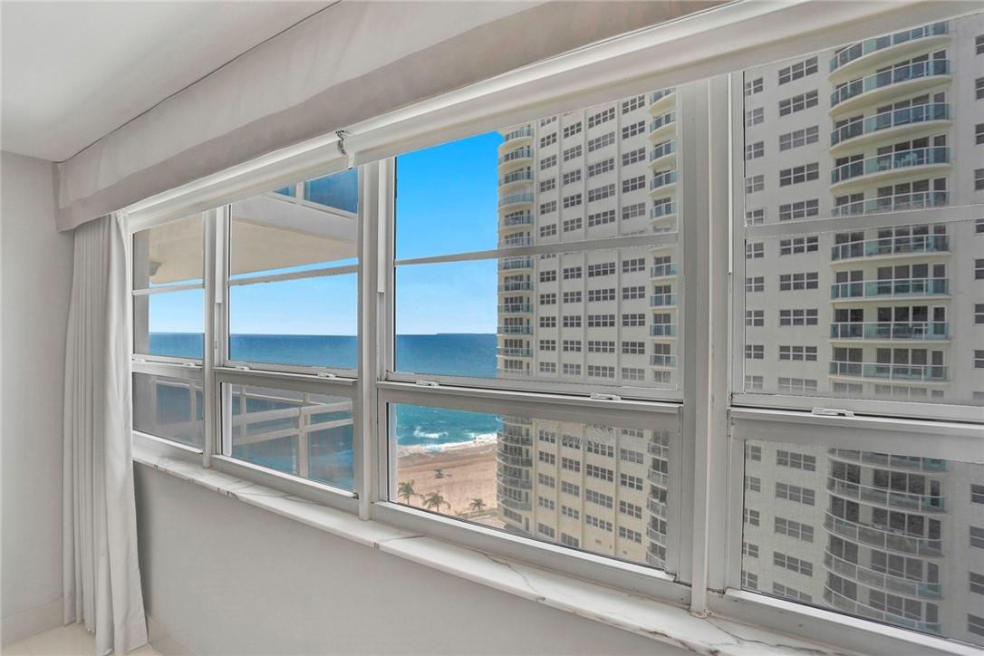 THE COMMODORE - Residential
