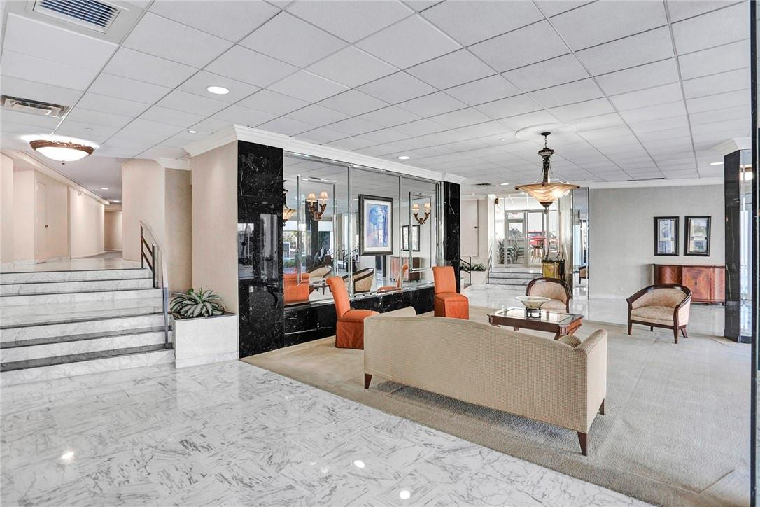 THE COMMODORE - Residential