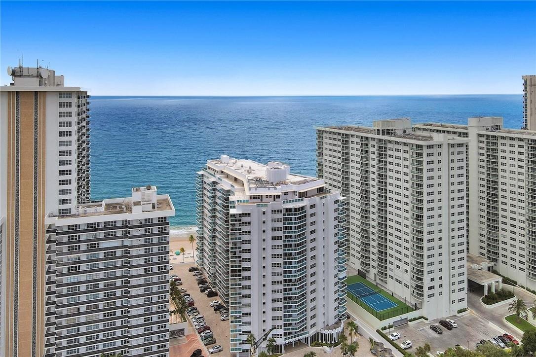 THE COMMODORE - Residential