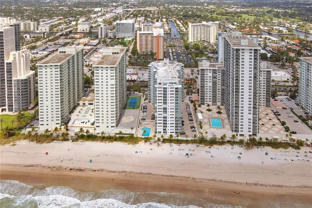 THE COMMODORE - Residential