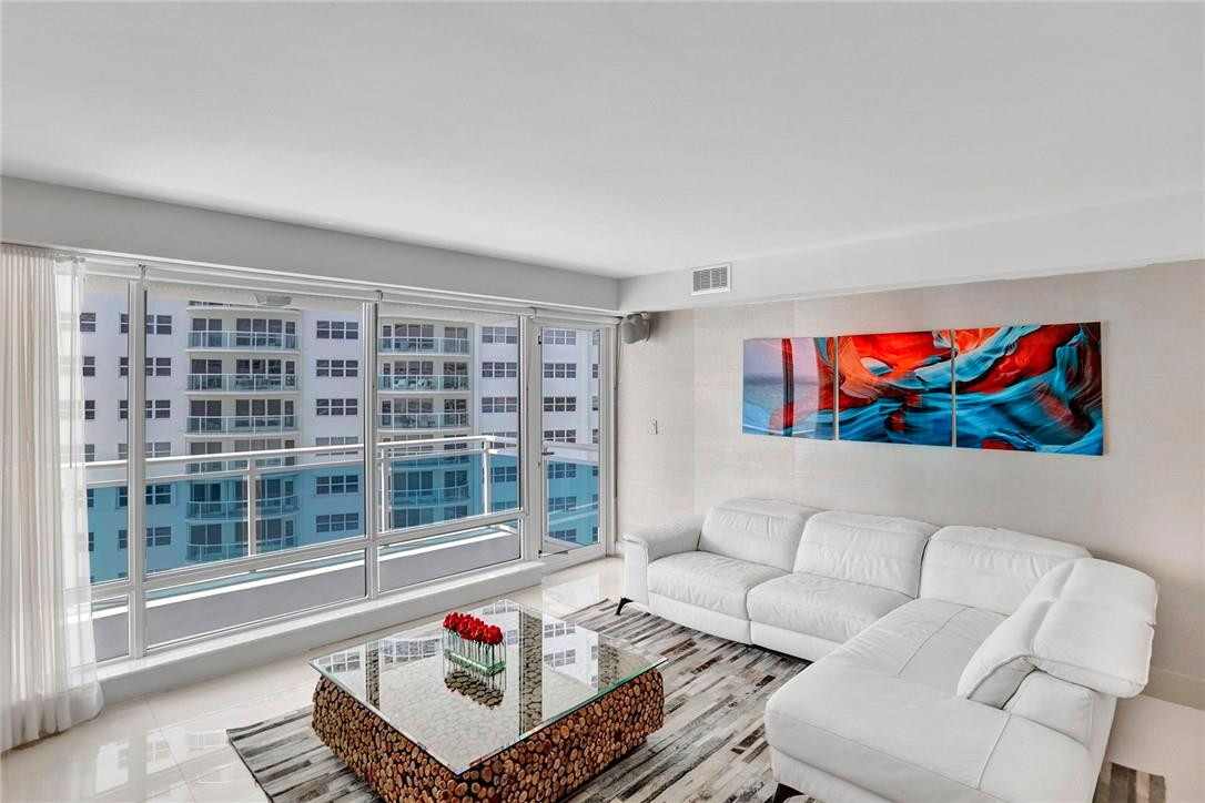 THE COMMODORE - Residential