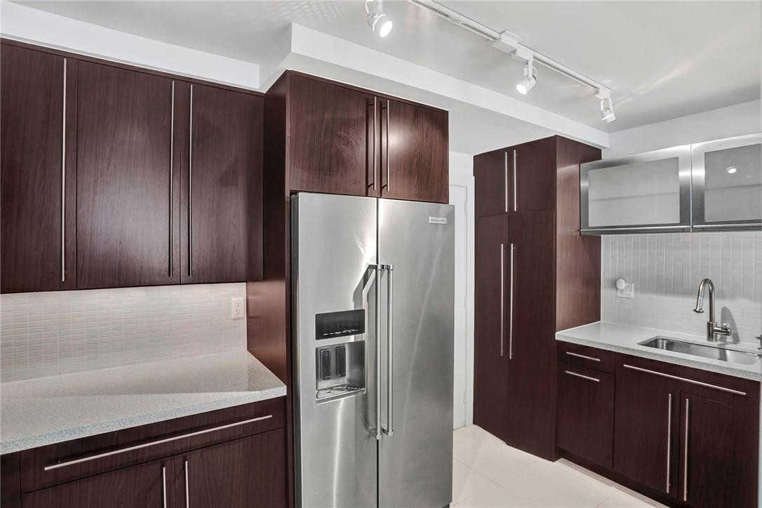 THE COMMODORE - Residential