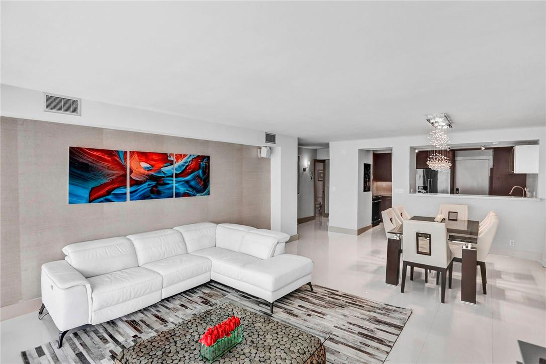 THE COMMODORE - Residential