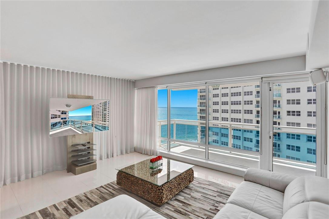 THE COMMODORE - Residential