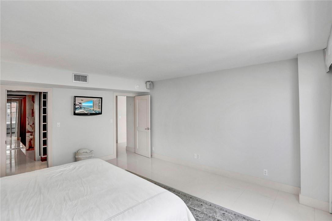 THE COMMODORE - Residential