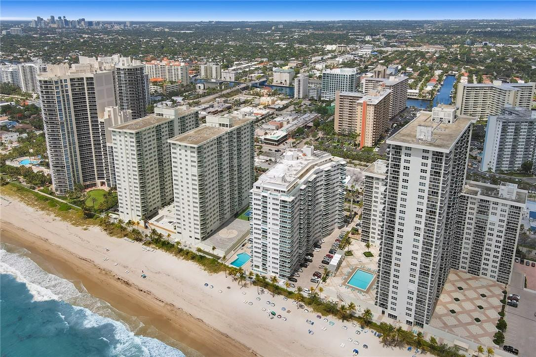 THE COMMODORE - Residential