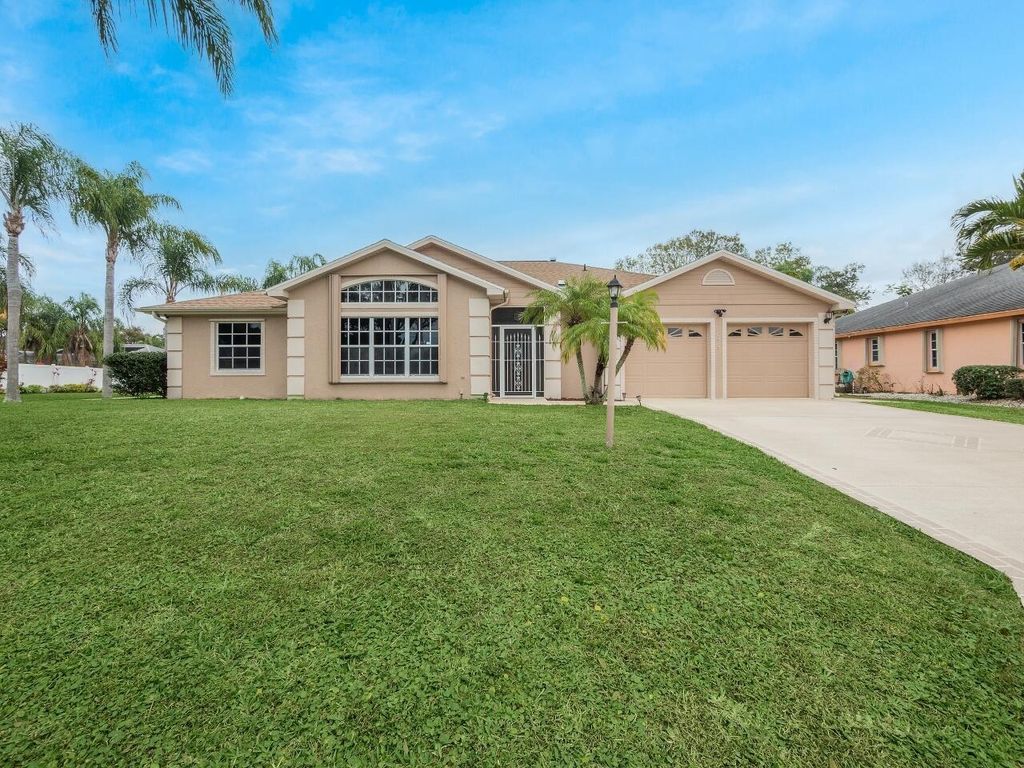 Photo of 6915 Bronte Circle, Port Saint Lucie, FL 34952 (MLS # R10776181)
