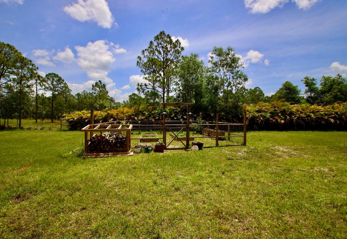 FELLSMERE FARMS CO S/D OF UNSURVEYED TWP 31 RNG 37 - Residential