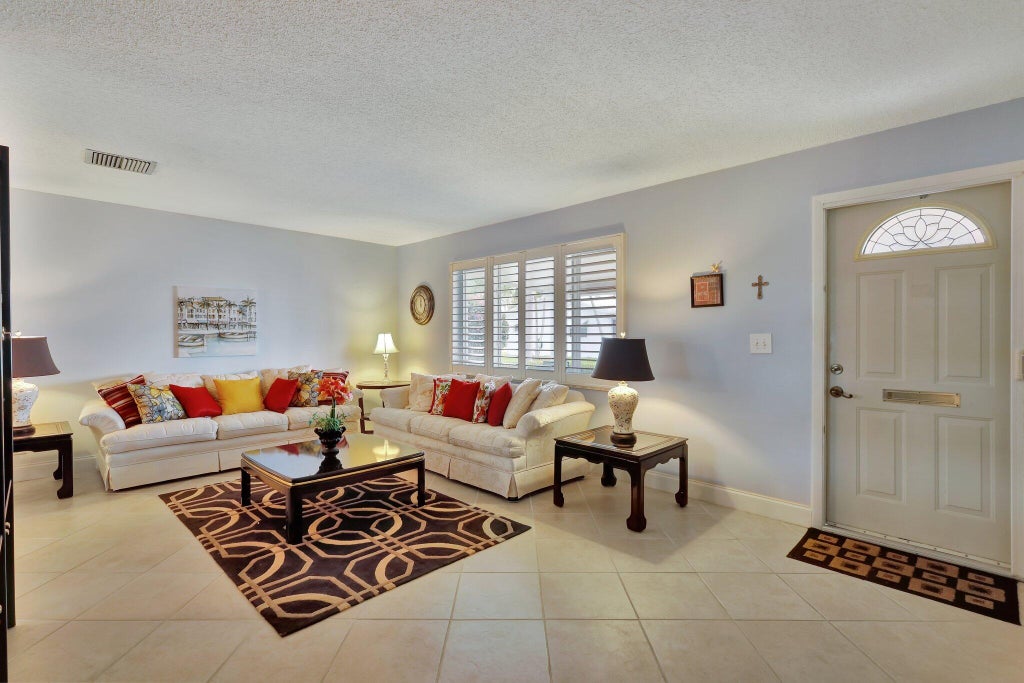 Photo of 1316 SW 18th Court SW, Boynton Beach, FL 33426 (MLS # R11035000)