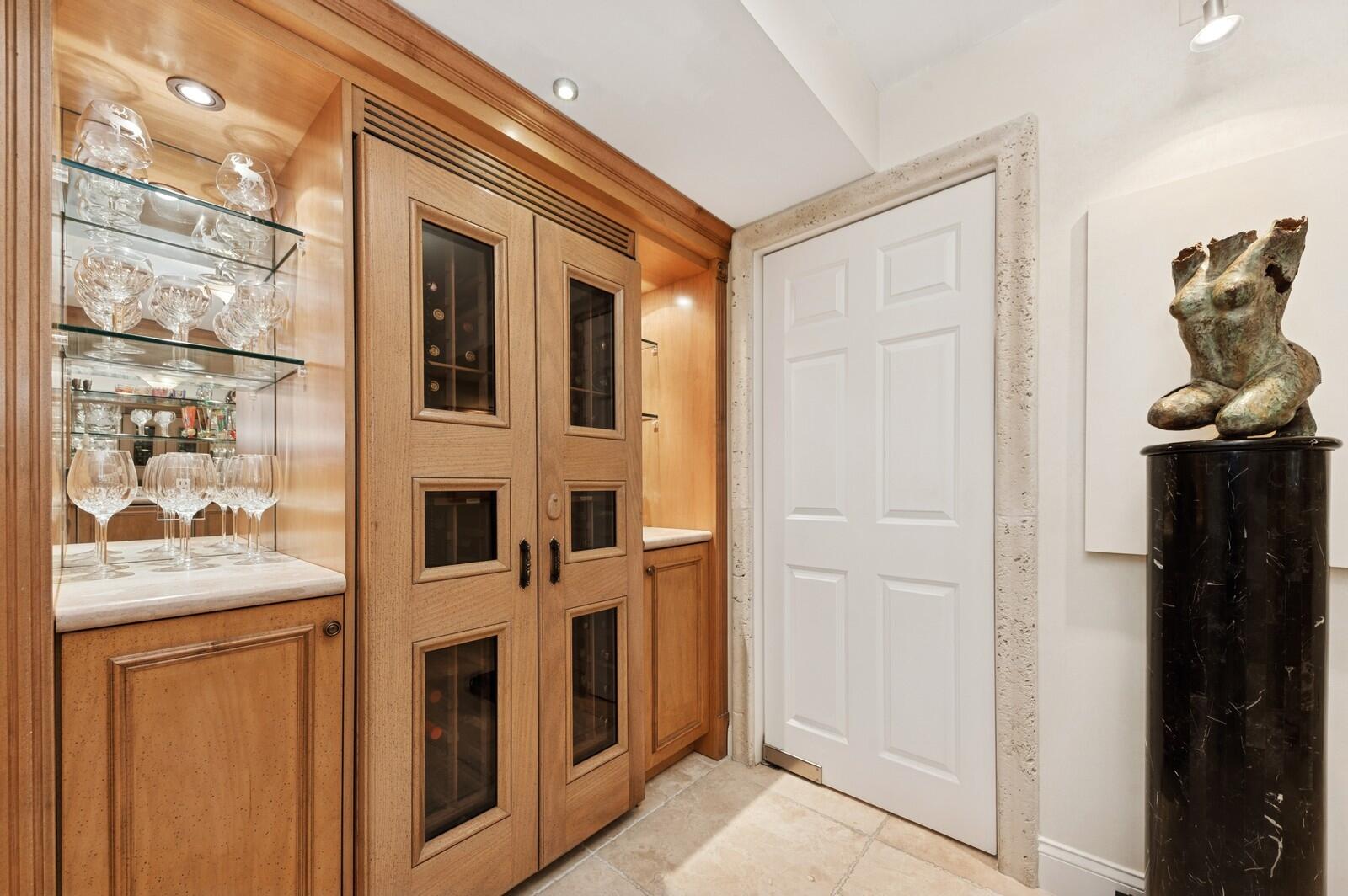 TIARA CONDO - Residential