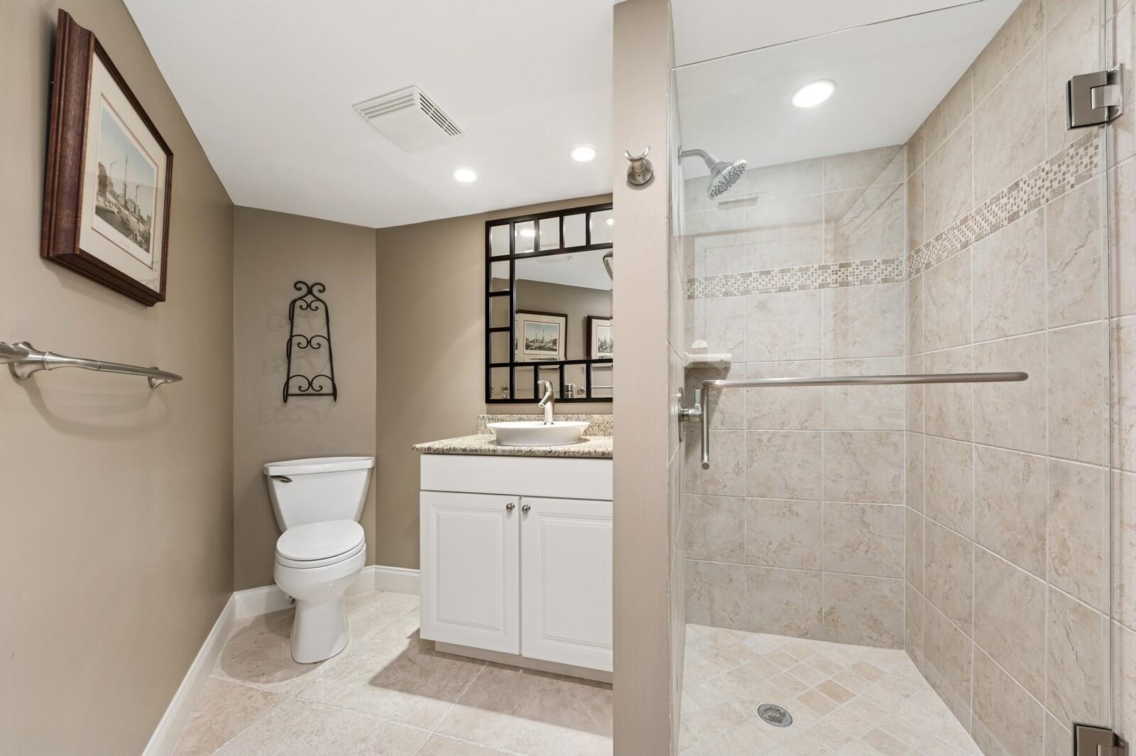 TIARA CONDO - Residential