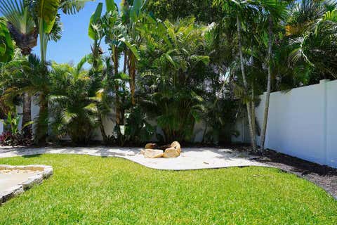 Tiny photo for 1000 NE 8th Street, Pompano Beach, FL 33060 (MLS # B26048173)