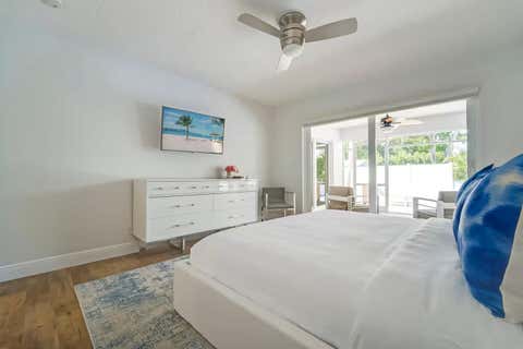 Tiny photo for 1000 NE 8th Street, Pompano Beach, FL 33060 (MLS # B26048173)