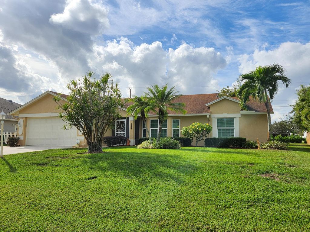 Photo of 3545 SE Hyde Circle, Port Saint Lucie, FL 34984 (MLS # R10940237)