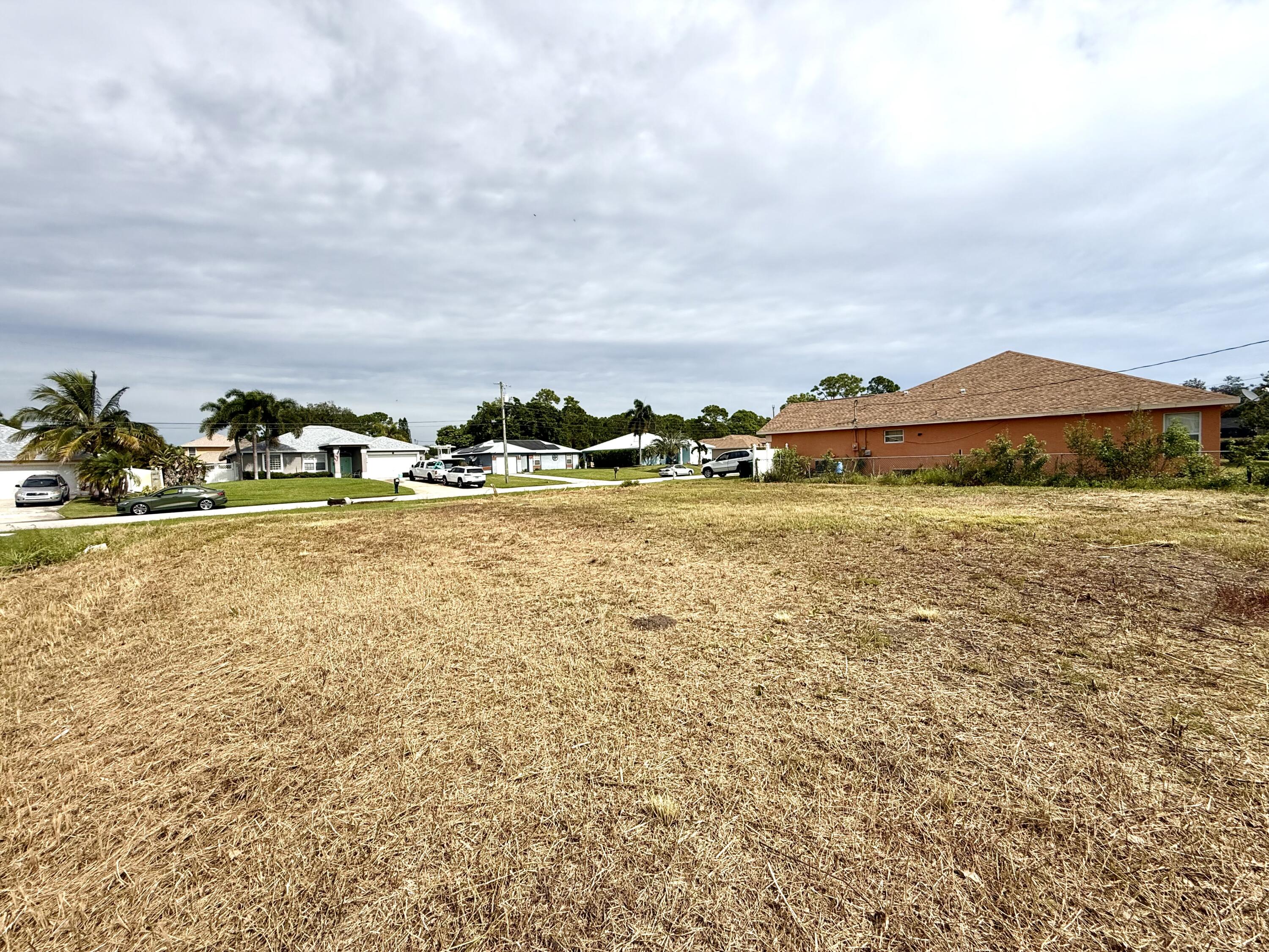 PORT ST LUCIE SECTION 11 - Land