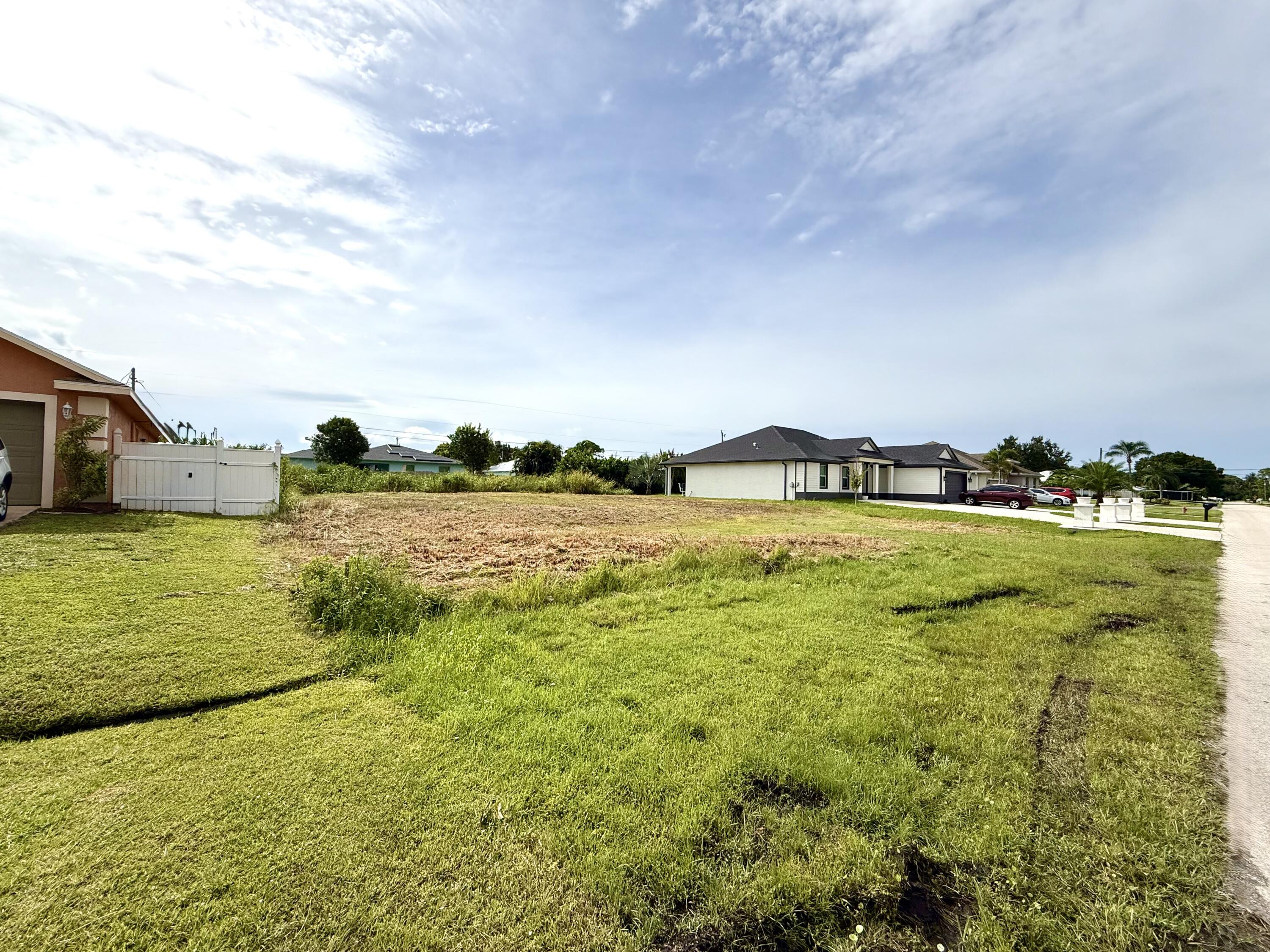 PORT ST LUCIE SECTION 11 - Land