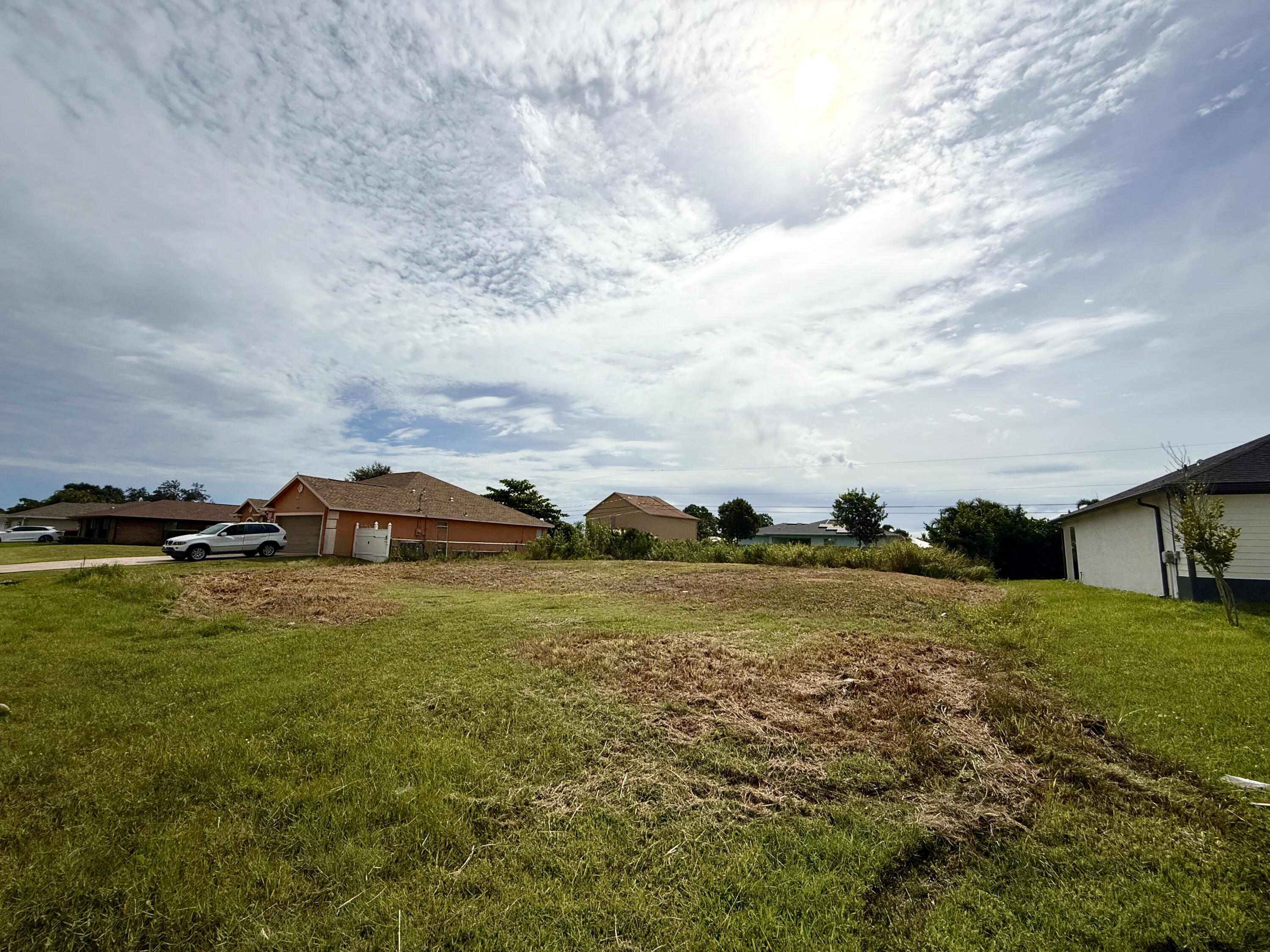 PORT ST LUCIE SECTION 11 - Land
