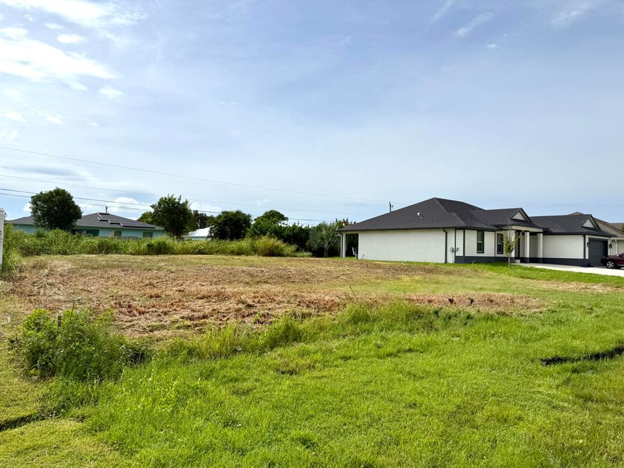 The perfect lot for your new home. Already cleared of trees and debris, fill has been placed on the land, drawings within the city for a 3 bedroom with Den and 2.5 bath. Location could not be better! Minutes from Tradition, St. Lucie West, I95 Highway and amazing schools.