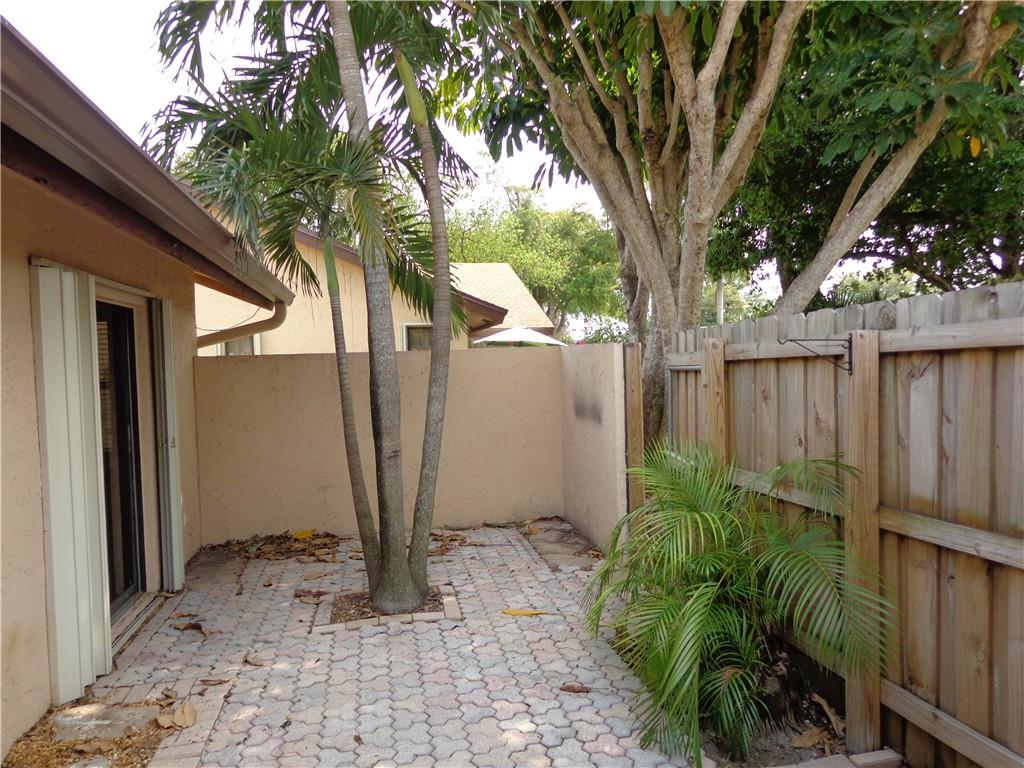 Pines of Oakland Forest W - Residential