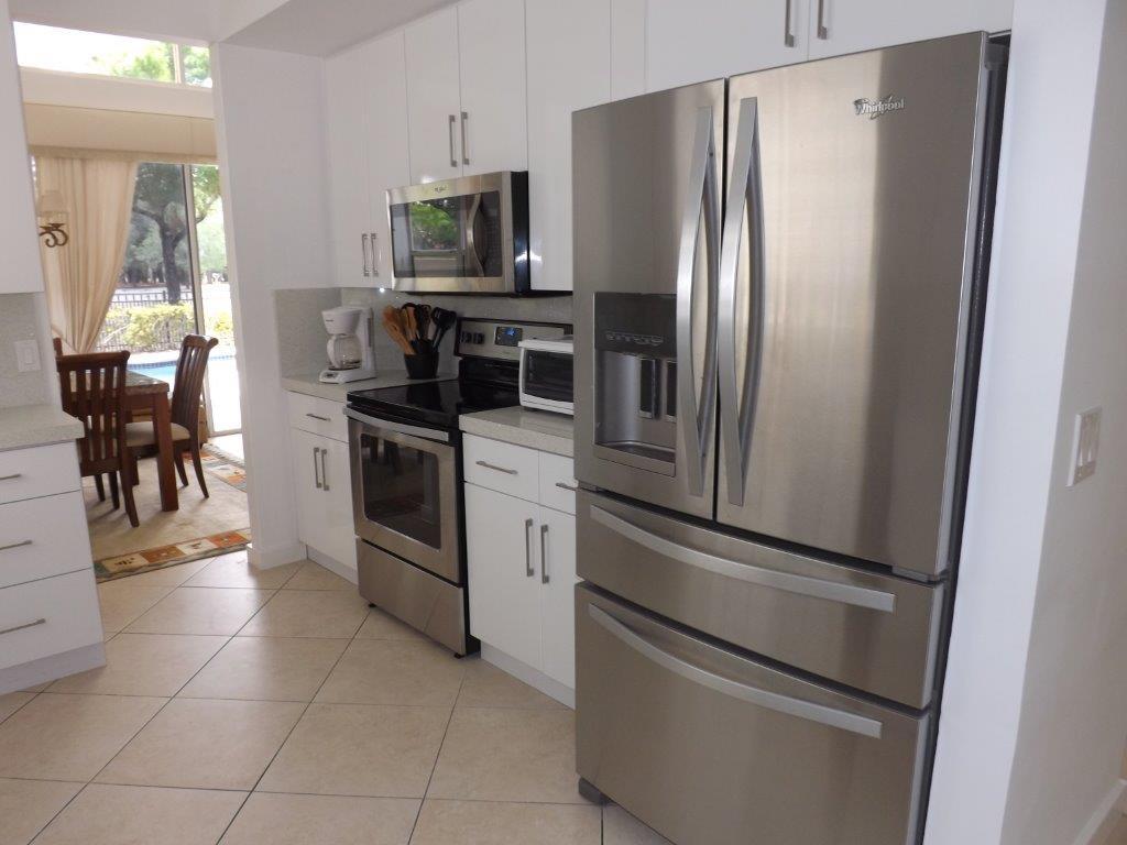 WHISPER TRACE/BROKEN SOUND C.C. - Residential Lease