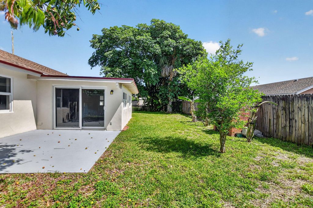 Photo of 19486 Delaware Circle, Boca Raton, FL 33434 (MLS # B26017945)