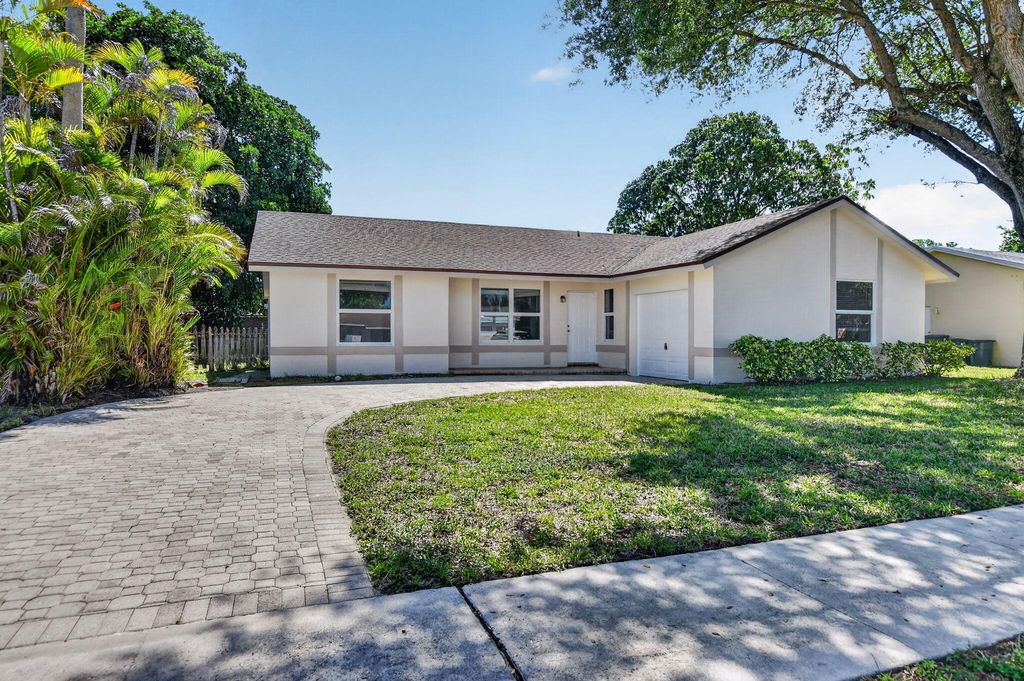 Photo of 19486 Delaware Circle, Boca Raton, FL 33434 (MLS # B26017945)