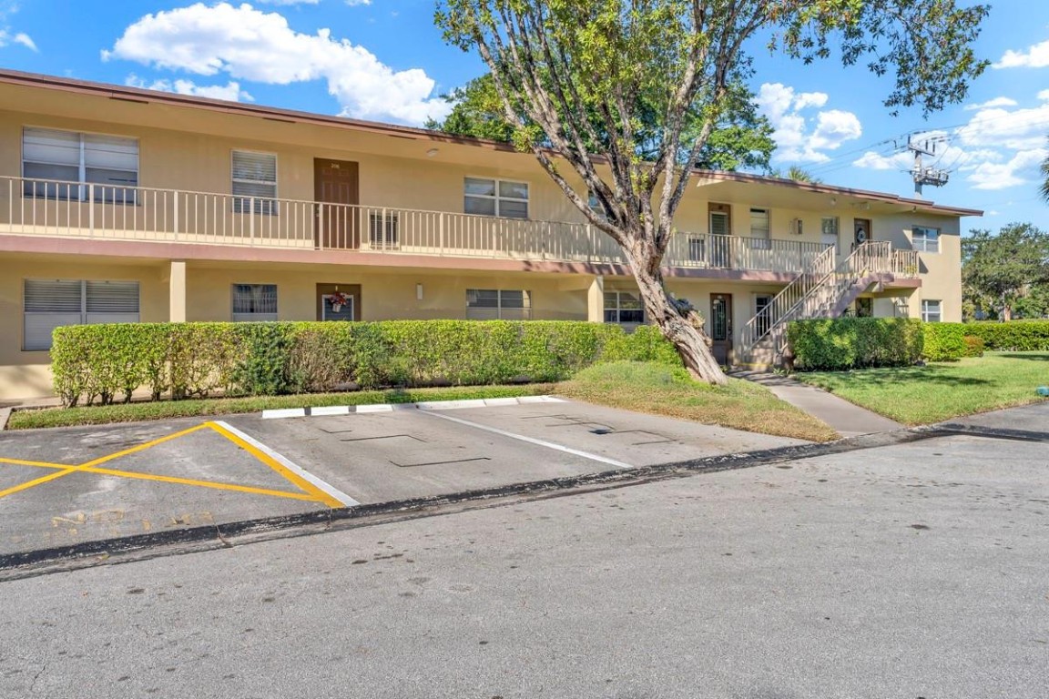 ORIOLE GARDENS III - Residential