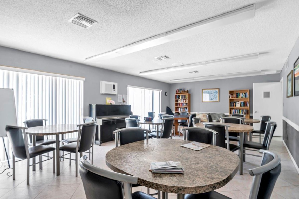 ORIOLE GARDENS III - Residential