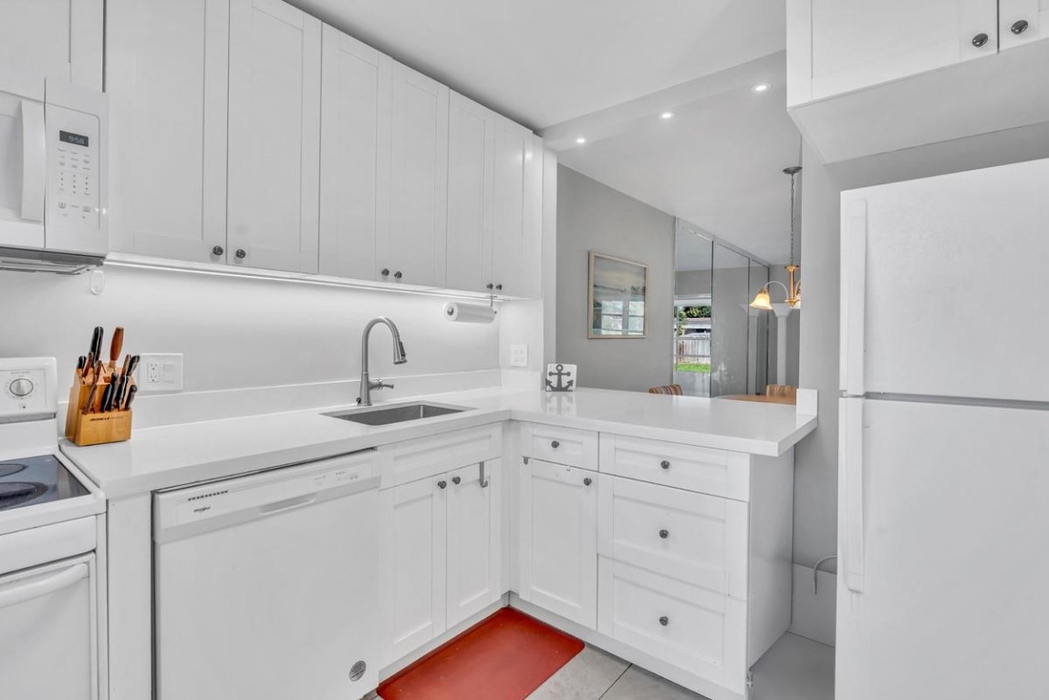 ORIOLE GARDENS III - Residential