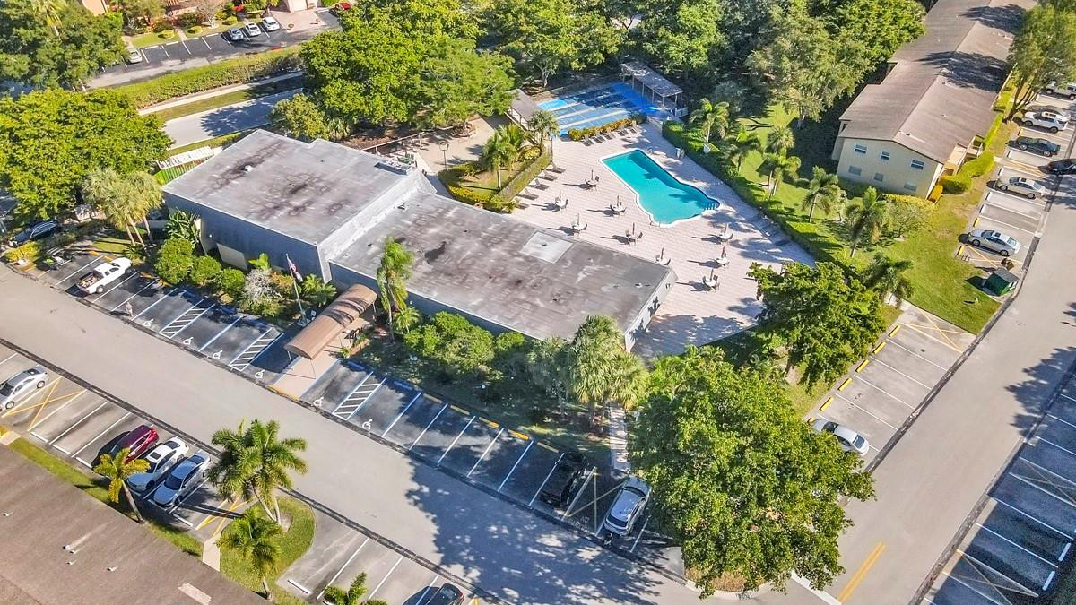 ORIOLE GARDENS III - Residential