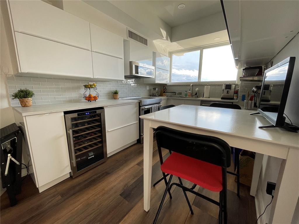 FOUR SEASONS CONDO - Residential