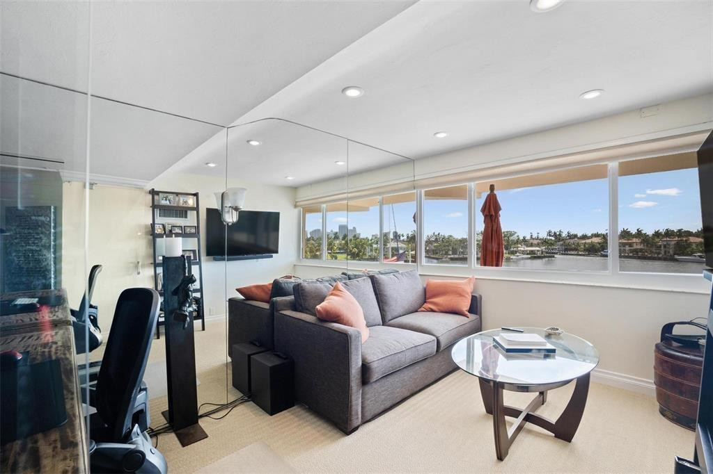 FOUR SEASONS CONDO - Residential