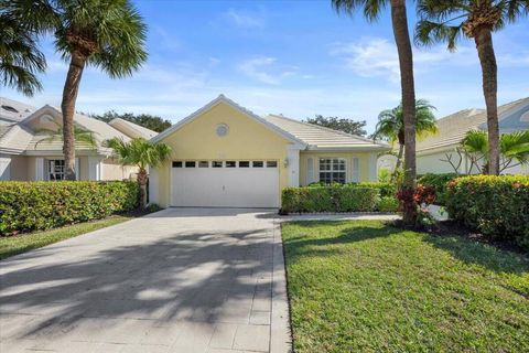 Photo of 11 Dorchester Circle, Palm Beach Gardens, FL 33418 (MLS # R11156374)
