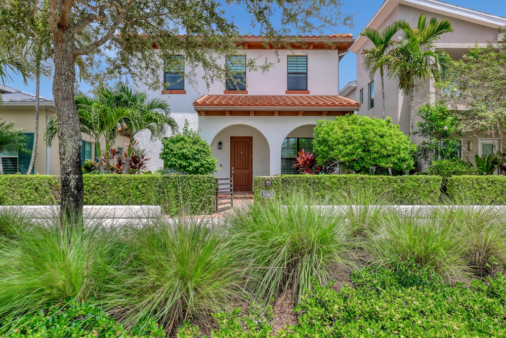 Photo of 5065 Grandiflora Road, Palm Beach Gardens, FL 33418 (MLS # B26073454)