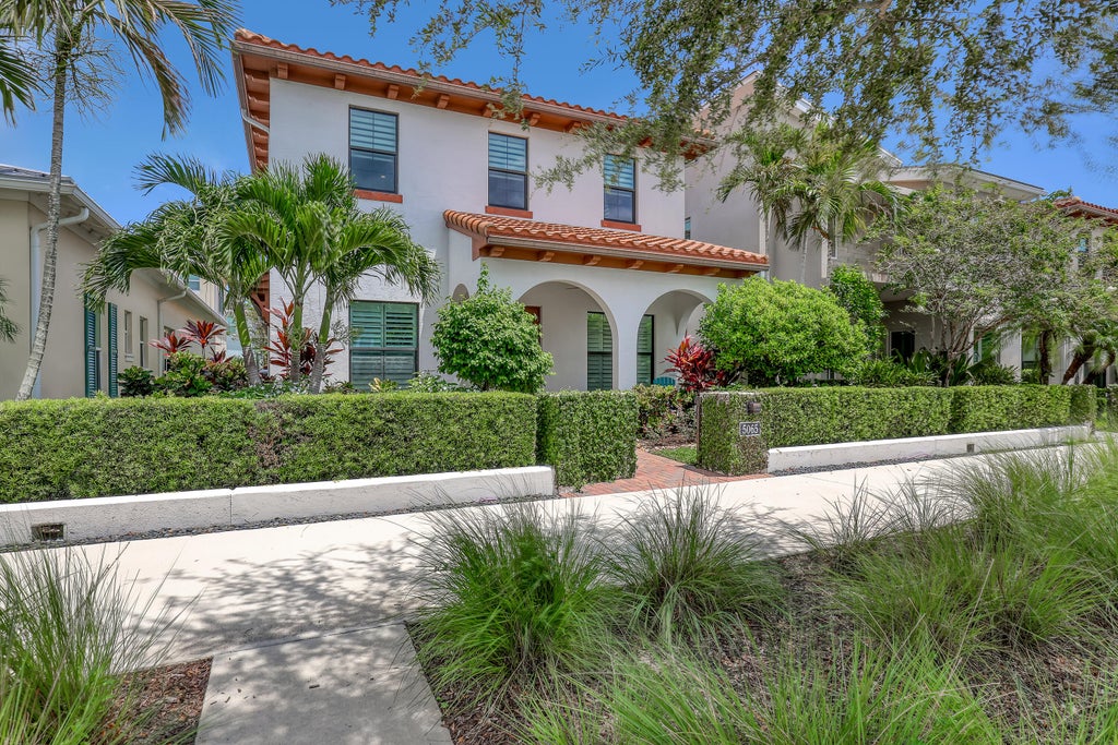 Photo of 5065 Grandiflora Road, Palm Beach Gardens, FL 33418 (MLS # B26073454)