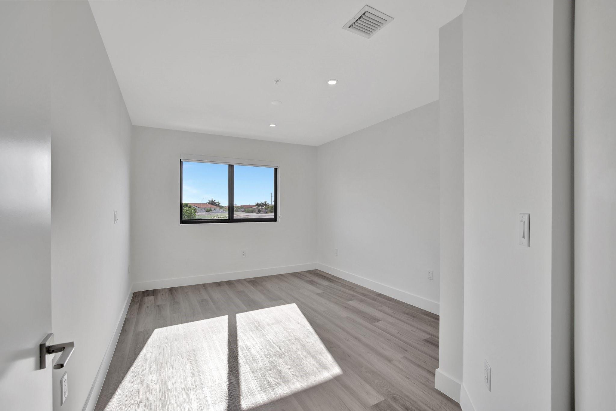 Floranada Center 9-51 B - Residential Lease