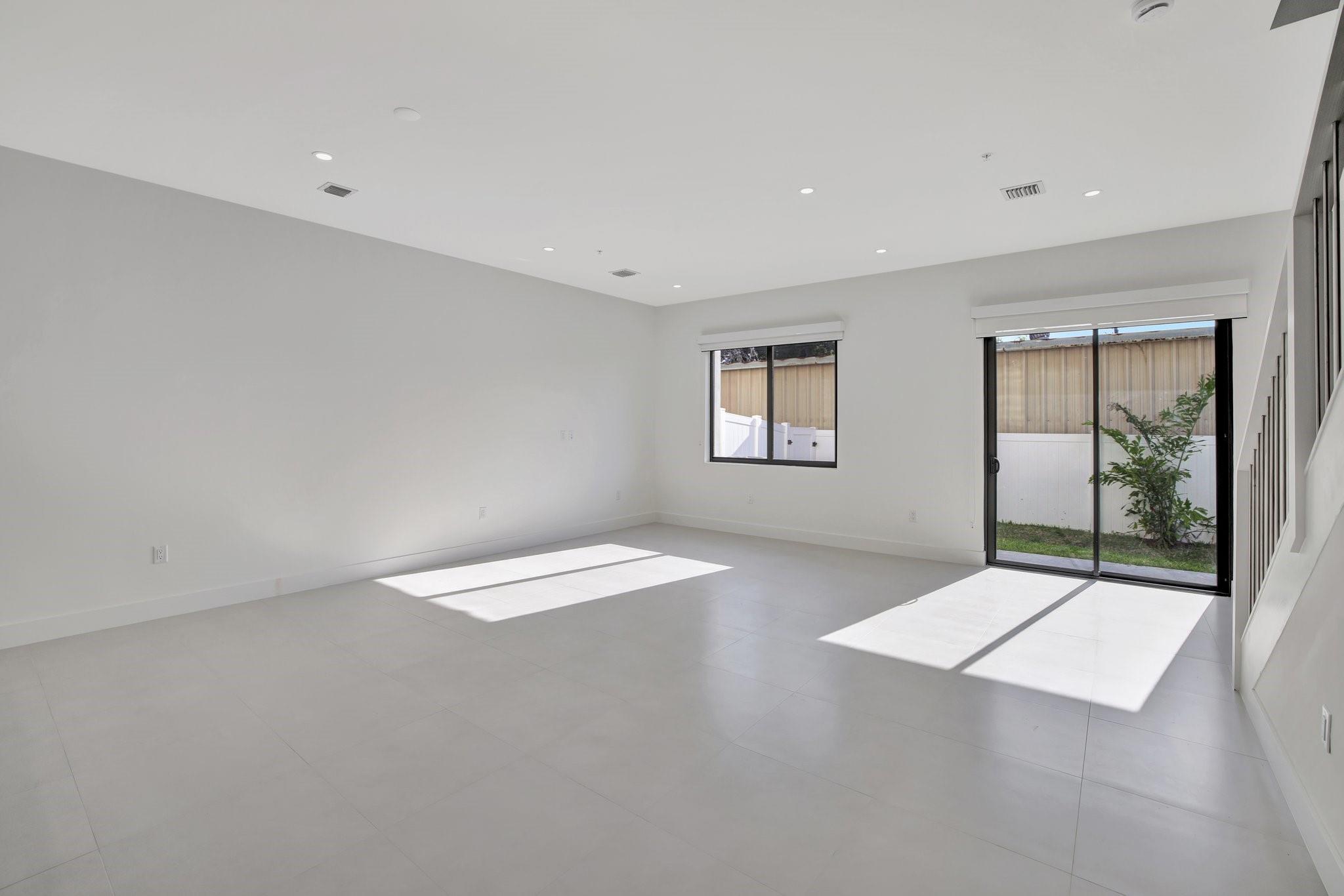 Floranada Center 9-51 B - Residential Lease