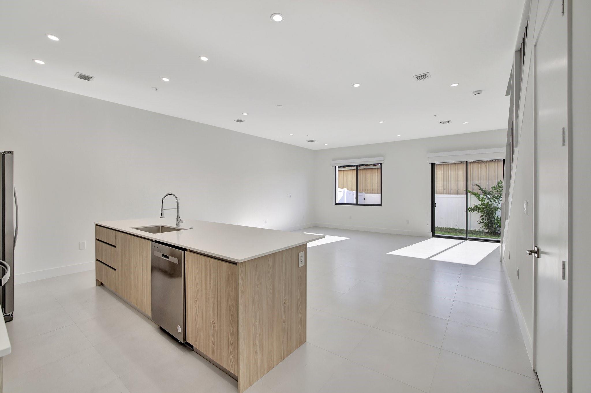 Floranada Center 9-51 B - Residential Lease