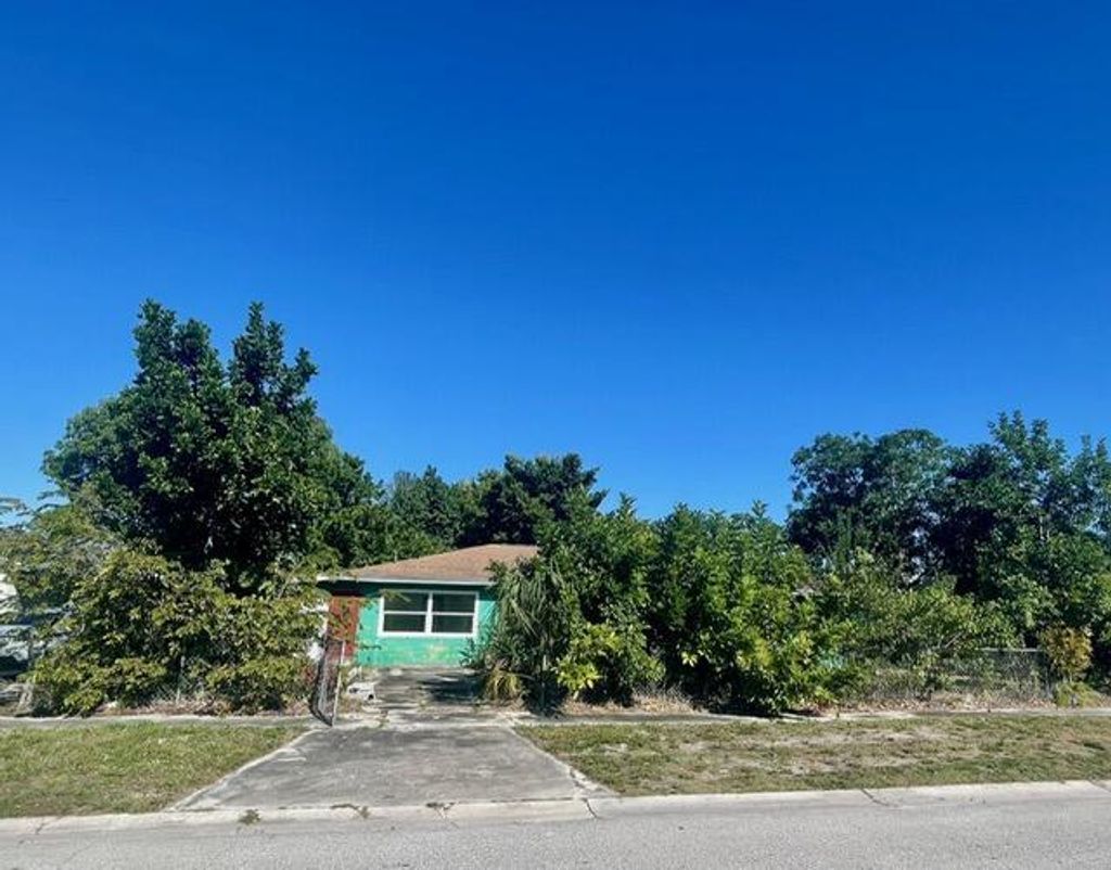 Photo of 3106 Tropic Boulevard, Fort Pierce, FL 34946 (MLS # R11146028)