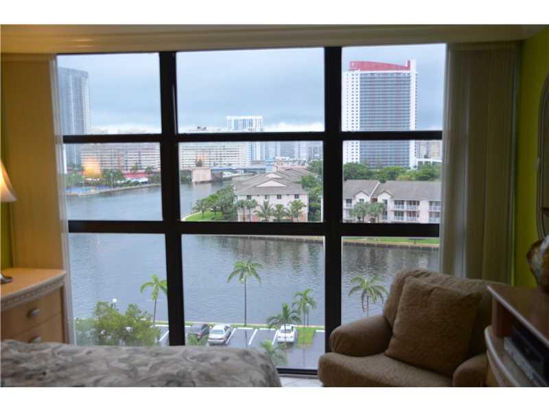 200 leslie - Residential