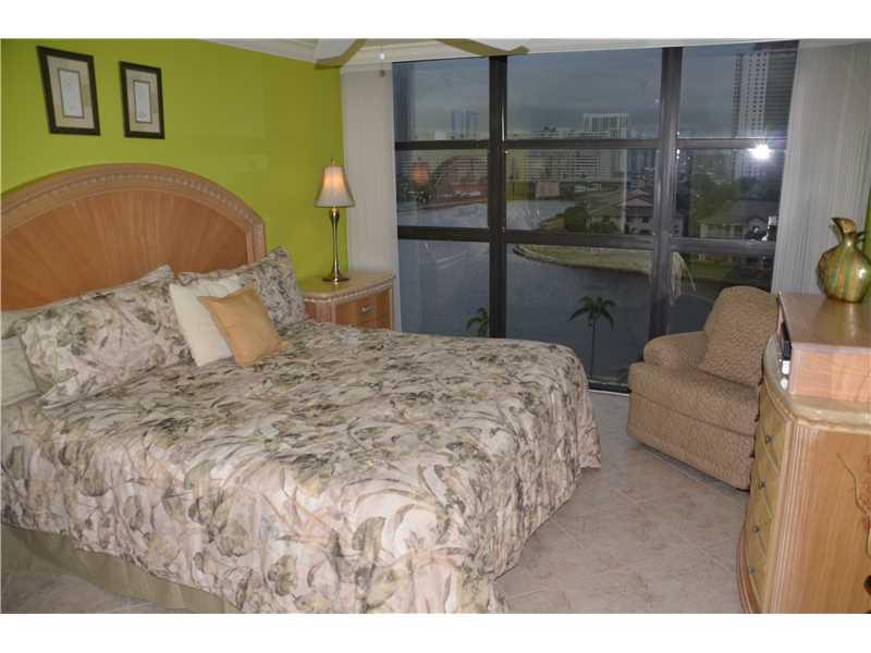 200 leslie - Residential