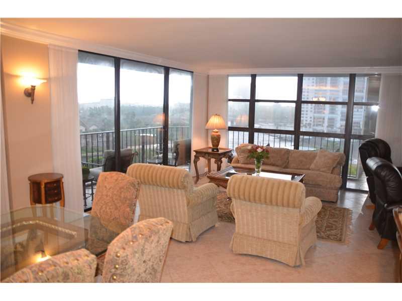 200 leslie - Residential