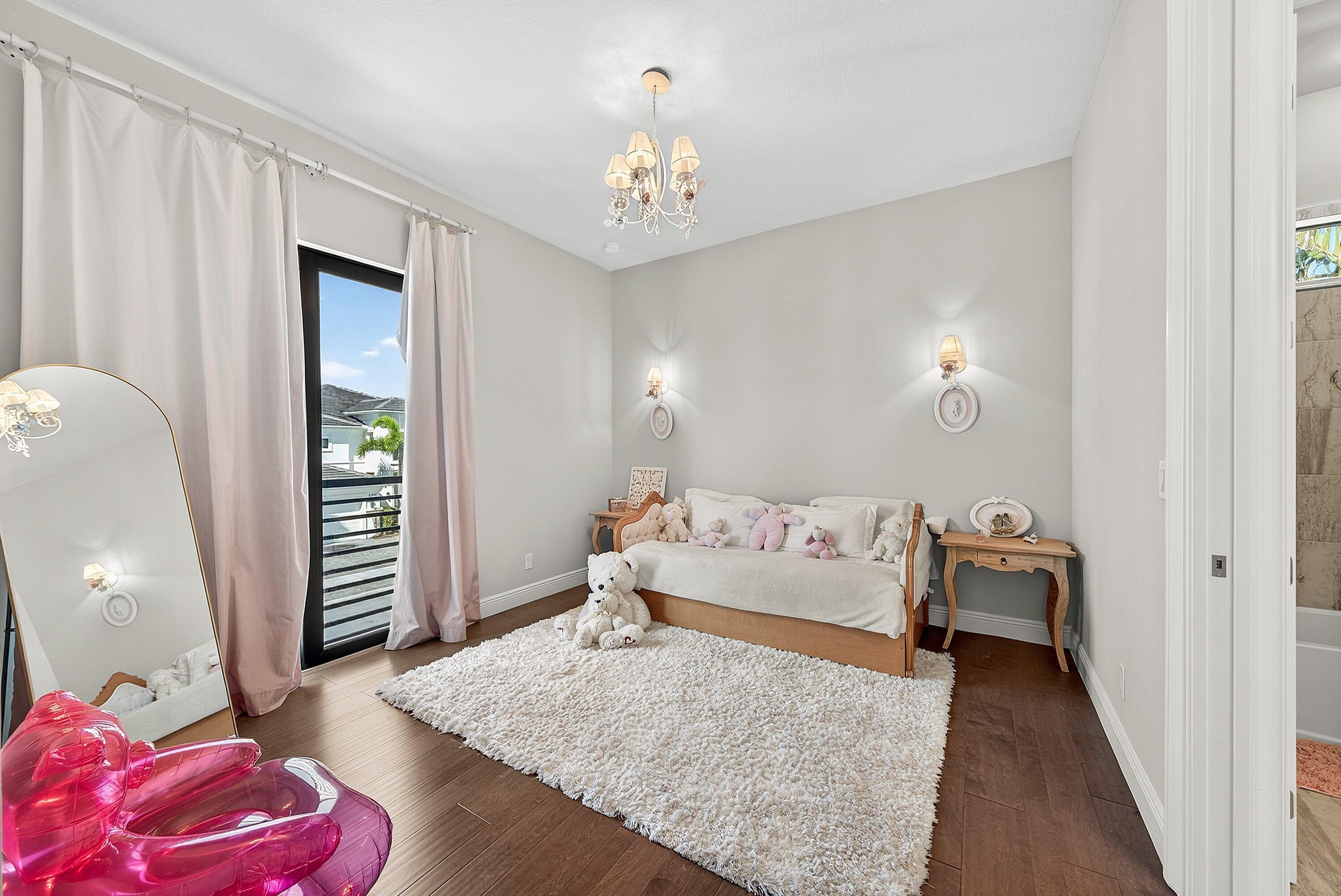 ROYAL PALM POLO - Residential